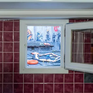 Otel Walled Off, Paris